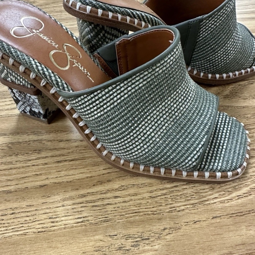 Jessica Simpson Green Textured Mules Size 6